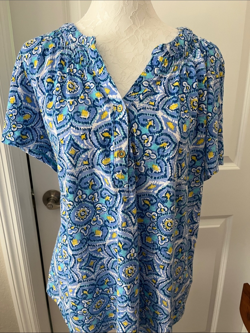 Caribbean Joe Blue Floral-Print Buttoned V-Neck Blouse with Yellow Accents NWOT